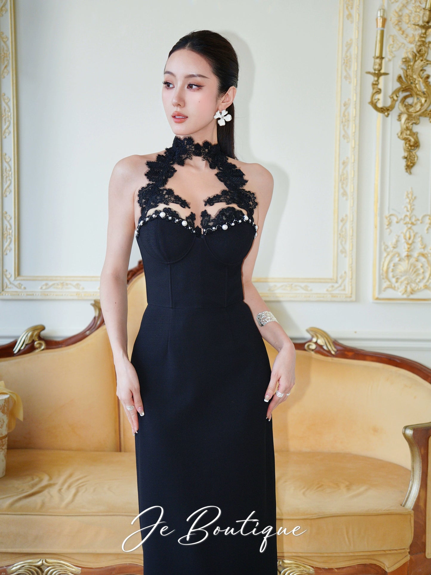 JolieElan Medusa French sexy lace embroidered ultra-thin neck underwear set with big breasts and small breasts